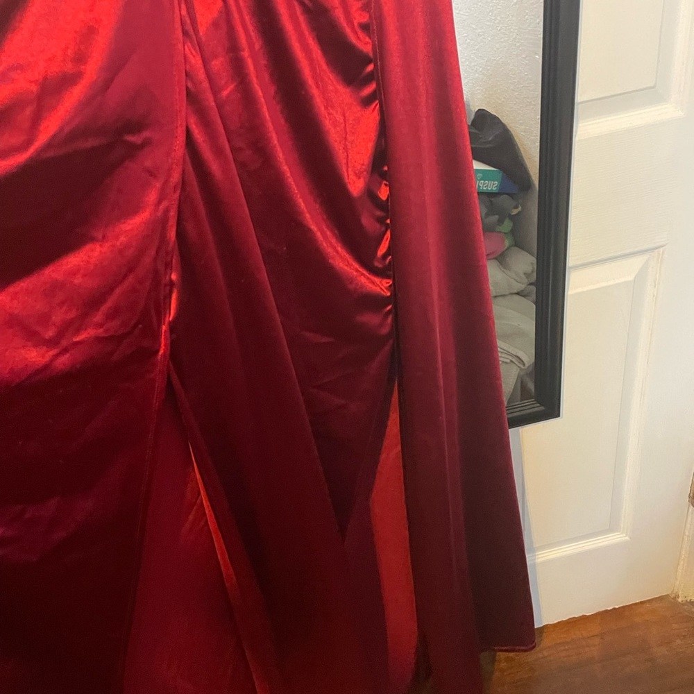 Red Windsor dress with lace up back - Picture 2 of 4